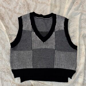 SHEIN Monochrome Knit Sweater Vest